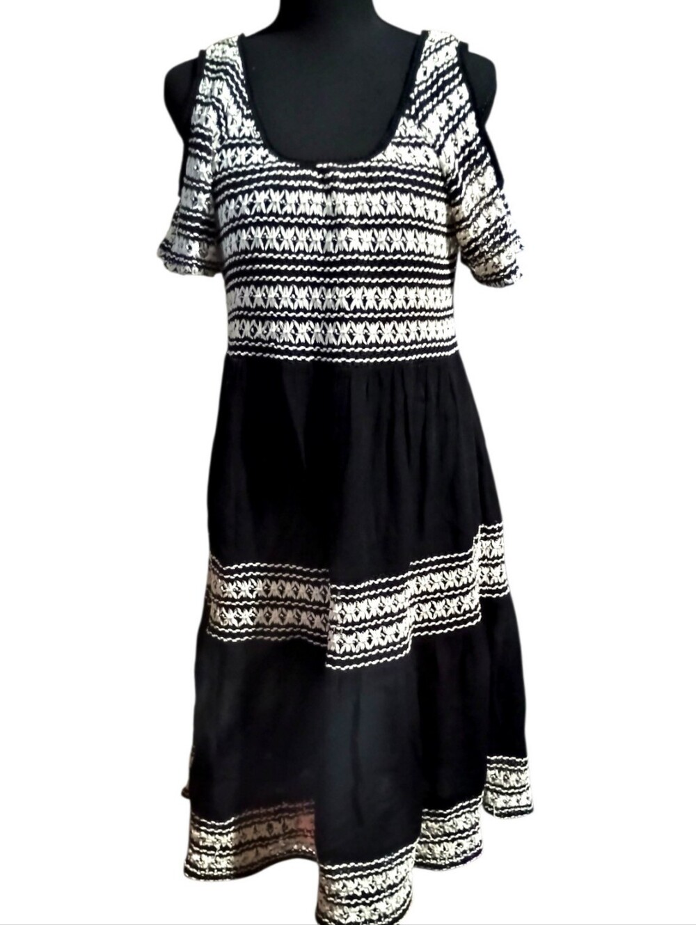 CROCHET DRESS KNEE LENGTH BOHO FLIRTY COLD-SHOULDER SIZE 6 BLACK & IVORY